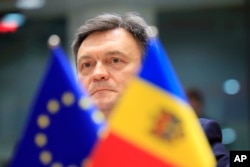 Premierul moldovean, Dorin Recean, în așteptarea startului oficial al negocierilor de aderare a R. Moldova la UE, în timpul unei vizite la Bruxelles în 2024