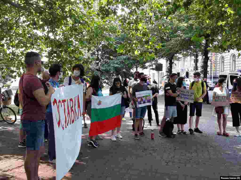 Протестите на българите в Берлин продължиха и през следващите дни и бяха съпроводени от информационна кампания „Защо протестират българите?”.