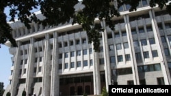 Здание Жогорку Кенеш и администрации президента.