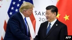 Голова КНР Сі Цзіньпін потискає руку президенту США Дональду Трампу, червень 2019