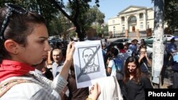 Орусия, Казакстан жана Беларус түзгөн Бажы биримдигине каршы Арменияда өткөн акция. Ереван, 4-сентябрь, 2013-жыл.