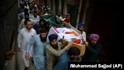 په پېښور کې سیکان د بشري حقونو د یوه فعال چرنجیت سینګ مړی وړي چې په ۲۰۱۸ز کال کې وژل شوی وو. 