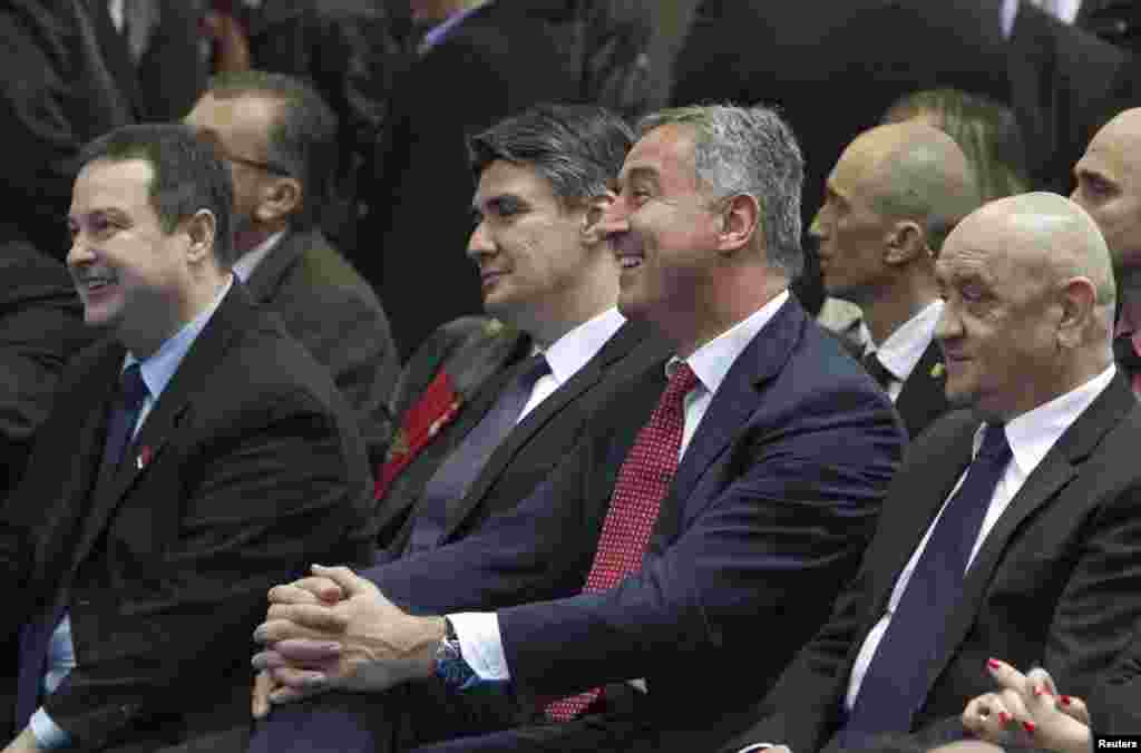 BiH - Premijeri Srbije, Hrvatske, CG i BiH, Ivica Dačić, Zoran Milanović, Milo Đukanović i Vjekoslav Bevanda na ekonomskom skupu u Mostaru, 9. april 2013. Foto: REUTERS / Miro Skobić