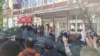 Akcija policije na protestu ispred Fakulteta sporta i fizičkog vaspitanja u Novom Sadu 28. aprila 2025.