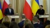 У Туска запитали, коли Варшава відновить українські могили на території Польщі. Він відповів