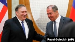 Госсекретарь США Майк Помпео (слева) и министр иностранных дел России Сергей Лавров на встрече в Сочи, 14 мая 2019 года.