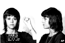 Джейн Фонда при първия ѝ арест в Кливланд, Охайо, 3 ноември 1970 г.