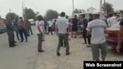 Скриншот видео, распространяемого в Сети как запись, сделанная в селе Шорнак Туркестанской области.