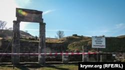 Архівне фото. Античні колони на руїнах Пантікапея в окупованому Криму, про загрозу обвалення яких стало відомо 2019 року