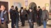 Журналисты и гражданские активисты в ожидании судебного заседания. 13 апреля 2020 года