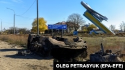 Херсондун жанында Орусиянын талкаланган оор техникасы. 15-ноябрь, 2022-жыл