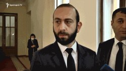 ԱԺ նախագահ Արարատ Միրզոյանը պատասխանում է լրագրողների հարցերին, 17-ը ապրիլի, 2020թ.