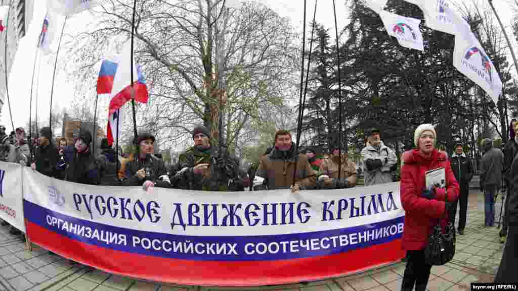 Очень емкое понятие - «соотечественники». Одно слово – и все ясно.