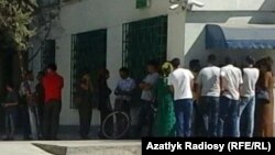 People waiting to take out money from ATM machines in Ashgabat in August 2019.