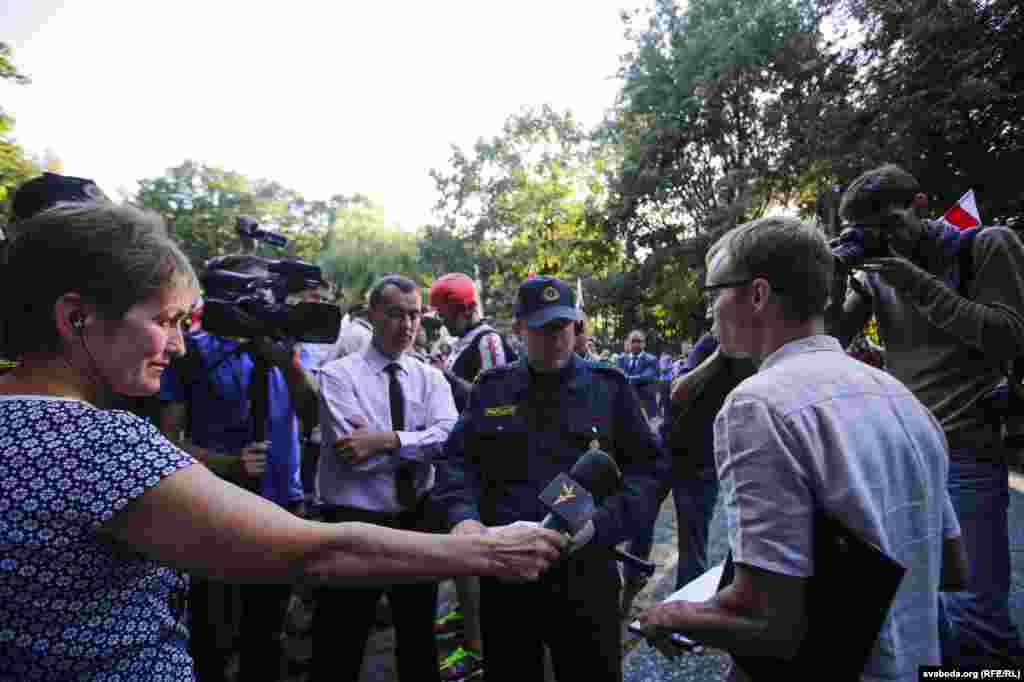 Зьміцер Дашкевіч міліцыянтам: «Я не разумею па-расейску»