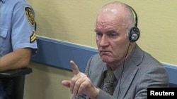Бывший генерал армии боснийских сербов Ратко Младич перед Международным трибуналом в Гааге. 3 июня 2011 г. Reuters.