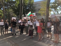 В Париж българи скандираха "Подлеци".