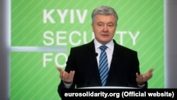 Раніше Порошенко звернувся до суду з позовом щодо Bihus.Info з вимогою оприлюднення записів телефонних розмов, за участі, ймовірно, народного депутата Віктора Медведчука