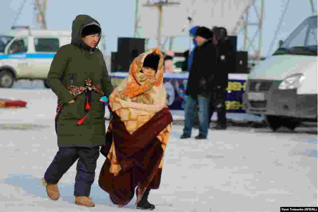 Февральская погода удивляла контрастами: в первый день соревнований было солнечно и морозно – минус 23, зато на второй день ощутимо потеплело, но поднялся ветер и повалил снег.