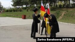 Диссонансное поведение первых лиц государства уже поставило в тупик и сторонников вхождения республики в состав РФ, и сторонников независимости
