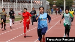 په پېښور کې یوشمېر لوبغاړې د ځغاستې سیالۍ پر مهال - پخوانی انځور.