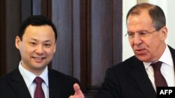 RussianForeign Minister Sergei Lavrov (R) and Kyrgyz counterpart Ruslan Kazakbaev at a meeting in Moscow in late March
