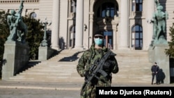 Vojnici ispred Skupštine Srbije (16. mart)