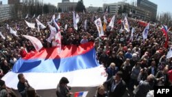 Донецк: митингчилер администрацияны басып алды
