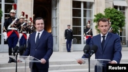 Albin Kurti i Emmanuel Macron u Parizu