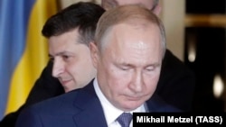 Чи стане Володимир Зеленський на одній трибуні з Володимиром Путіним під час «параду перемоги» в Москві?