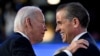 Američki predsjednik Joe Biden sa sinom Hunterom na Demokratskoj nacionalnoj konvenciji (DNC) u Chicagu, Illinois, SAD, 19. avgusta 2024. 