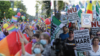 Contrast: Bucharest Pride versus Marșul „Normalității”.