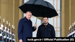 Președintele turc Recep Tayyip Erdoğan l-a primit pe președintele ucrainean Volodimir Zelenski la Ankara. 