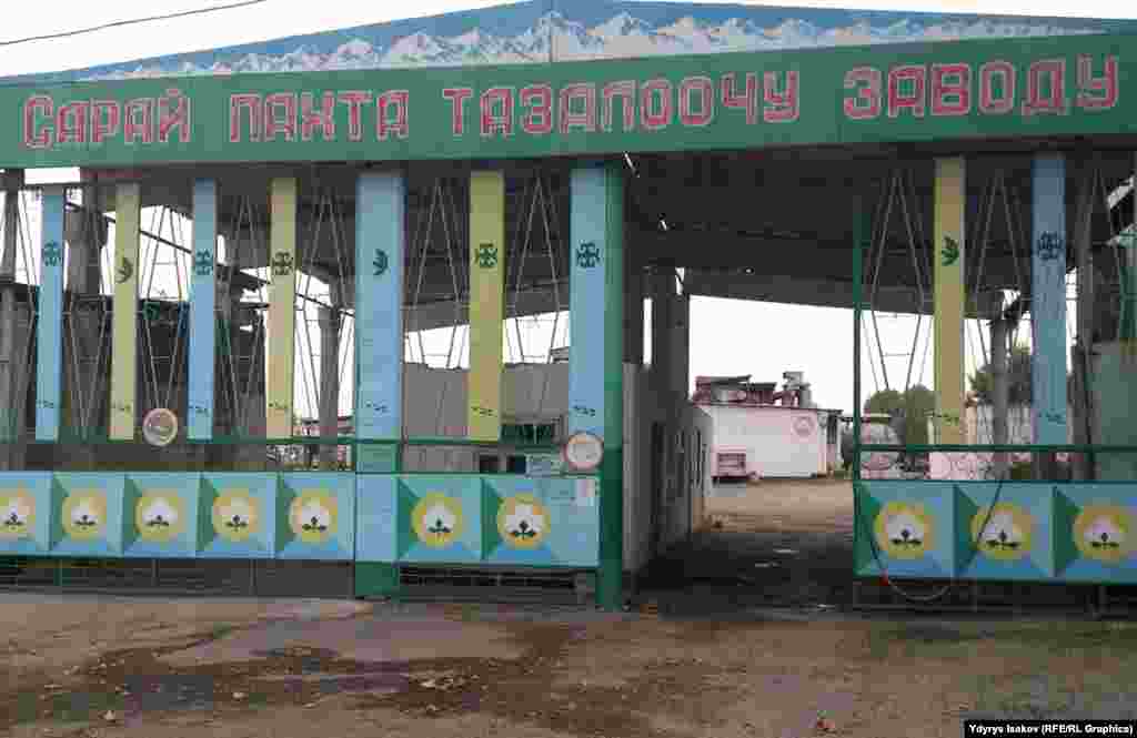 Пахта тазалоочу заводу али иштей элек. Быйылкы жылда бул завод иштебей калышы да мүмкүн. Анткени элде пахта аз. Электр энергиясын керектөөгө чектөө киргизилген.