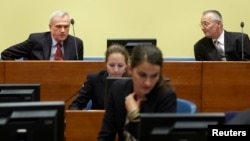 Йовица Станишич жана Франко Симатович сот залында