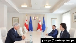 2024 წლის 23 ივლისს გია ხუბუა ქუთაისის საერთაშორისო უნივერსიტეტის რექტორის პოსტის დაკავებამდე ხვდება პრემიერ-მინისტრს და განათლების მინისტრს. დღეს გიორგი ამილახვარიც აღარ იკავებს განათლების მინისტრის პოსტს. 