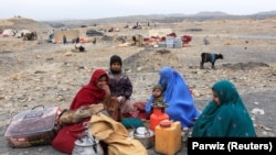 په افغانستان کې بې کوره کړل شوي کورنۍ. انځور - ارشیف