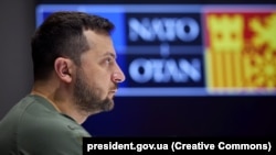 ფოტო არქივიდან. უკრაინის პრეზიდენტი ვოლოდიმირ ზელენსკი ონლაინ მიმართავს ნატოს მადრიდის სამიტის მონაწილეებს. 2022 წლის 29 ივნისი