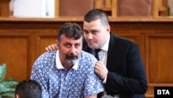 Филип Станев (ляво) и Станислав Балабанов са депутати от "Има такъв народ"