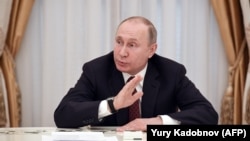 Російський президент Володимир Путін зустрічається у Кремлі з іншими кандидатами на президентську посаду 19 березня 2018 року, наступного дня після президентських виборів