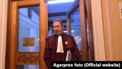 Pe picior de plecare, Valer Dorneanu, președintele Curtii Constituționale a României, s-a ales cu încă o pensie specială pe lângă cea de magistrat.