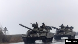Tancurile ucrainiene au intrat in Mariupol după ce președintele rus Vladimir Putin a ordonat invadarea Ucrainei.