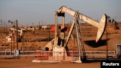Нефтекачалка в Калифорнии. Иллюстративное фото.