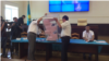 Члены избирательной комиссии выкладывают бюллетени для подсчета голосов. Уральск, 7 августа 2017 года. 