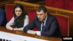 Раніше у Печерському районному суді Києва повідомили, що Оксана Царевич (ліворуч) перебуває у складі суддів