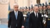 Президент Казахстану Касим-Жомарт Токаєв (ліворуч) і президент Росії Володимир Путін під час зустрічі в Астані, Казахстан, 27 листопада 2024 року