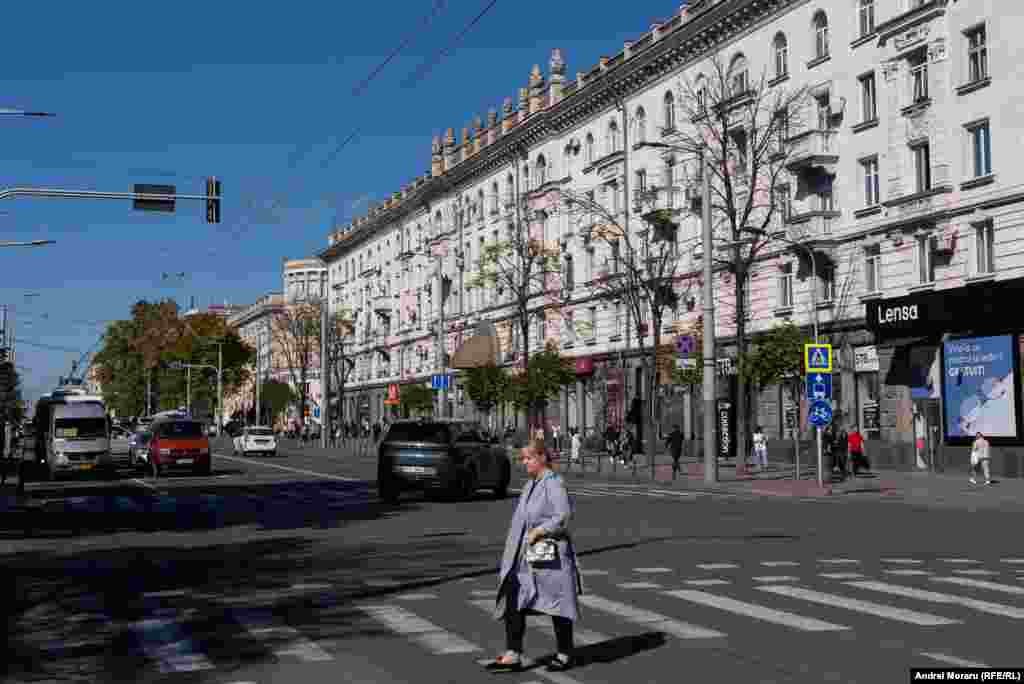 Bulevardul Ștefan cel Mare este principala arteră a orașului încă din prima jumătate a secolului al XIX-lea. Până în prezent, bulevardul a avut șase nume, printre care: st. Millionnaia, st. Aleksandrovskaia, bulevardul Alexandru cel Bun, bulevardul Carol al II-lea, bulevardul Lenin, iar din 1991 până în prezent poartă numele Bulevardul Ștefan cel Mare și Sfânt. 