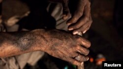 The gunmen entered the miner camp in the Khost Coal Mines area, dragged the miners outside, and shot them. (illustrative photo)