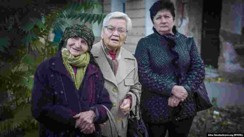 У місцях депортації в Узбекистані сім'я Веджіє Кашки жила під Ташкентом. Зі своїм чоловіком Бекіром жінка включилася в національний рух кримських татар у 1950-і роки, разом з іншими активістами вона боролася за повернення кримських татар на історичну батьківщину – в Крим