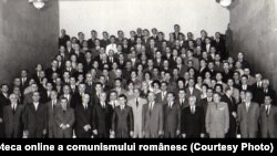 Congresul al IX-lea al PCR – conducători și delegaţi. Anul I al regimului Ceaușescu și al calendarului „mărețelor ctitorii”. Fototeca online a comunismului românesc. Cota:33/1965 